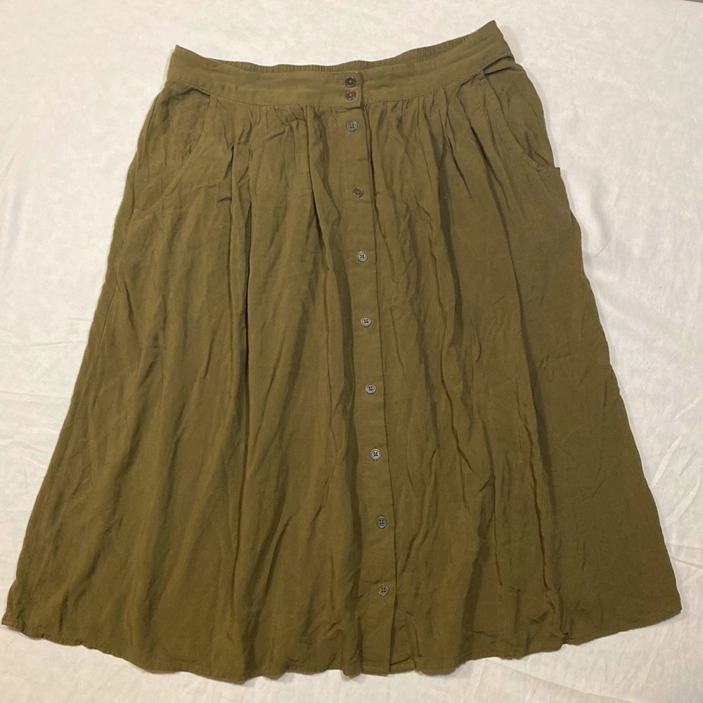 Forever 21 Size M olive green midi skirt